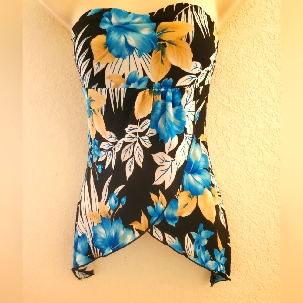 Sleeveless asymmetrical top